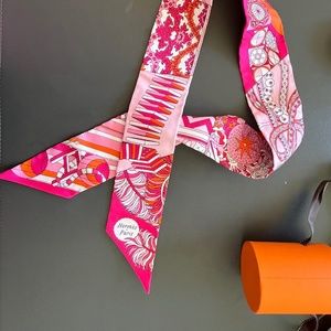HERMÉS Twilly Silk Scarf